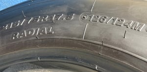 ยางเก่าใช้แล้วBridgestone 215-75r17.5 มี 4เส้น ปีผลิต 24 และ25