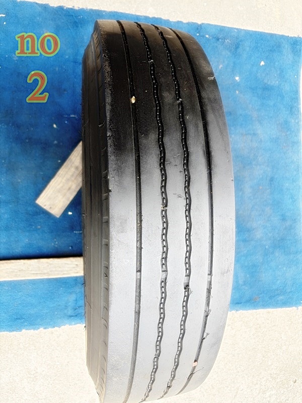 Bridgestone radial 8.25r16 r156 ชุดนี้มี 3เส้น ปีผลิต21-22 ใช้แล้ว