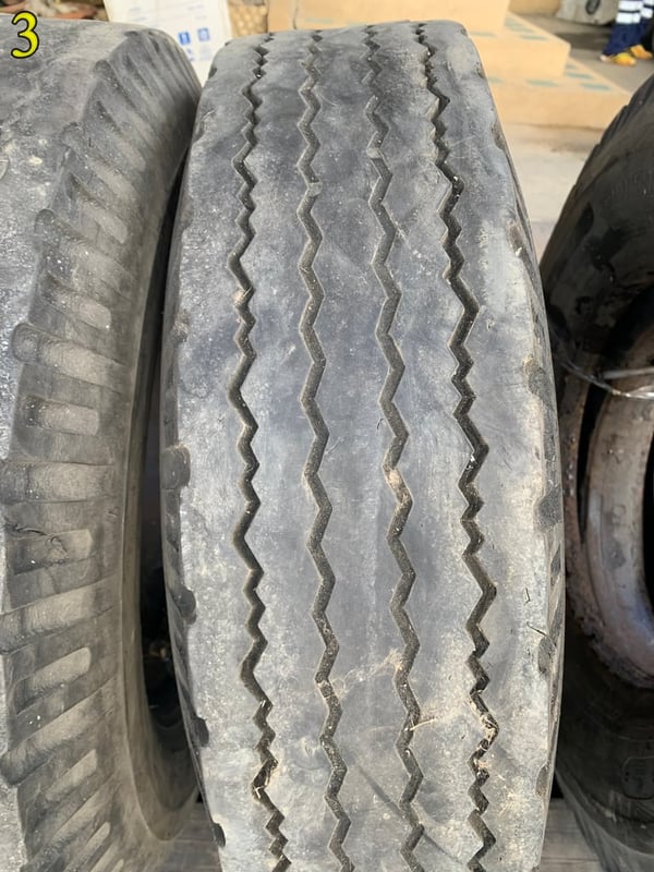 ยางเก่ารถบรรทุก คละยี่ห้อมีBridgestone และ Deestone  7.50r15 nylon ยางใน-รองคอ มี 4เส้น
