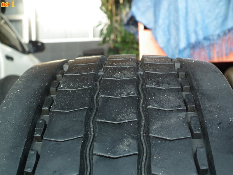 Radial Tire มือ2 มี 6เส้น 215-75r17.5 michelin รุ่น x multi Radial Tire มือ2 มี 6เส้น 215-75r17.5 michelin รุ่น x multi