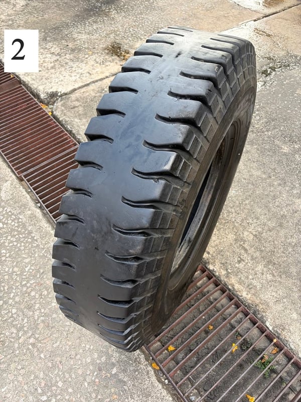 ยางรถบรรทุกใช้แล้ว bridgestone 1100r20 ผ้าใบ 3เส้น ปี 2022