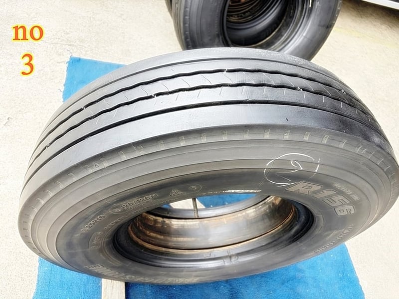 Bridgestone radial 8.25r16 r156 ชุดนี้มี 3เส้น ปีผลิต21-22 ใช้แล้ว