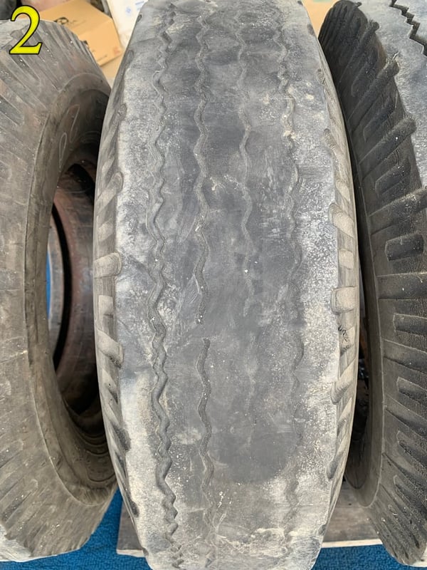 ยางเก่ารถบรรทุก คละยี่ห้อมีBridgestone และ Deestone  7.50r15 nylon ยางใน-รองคอ มี 4เส้น