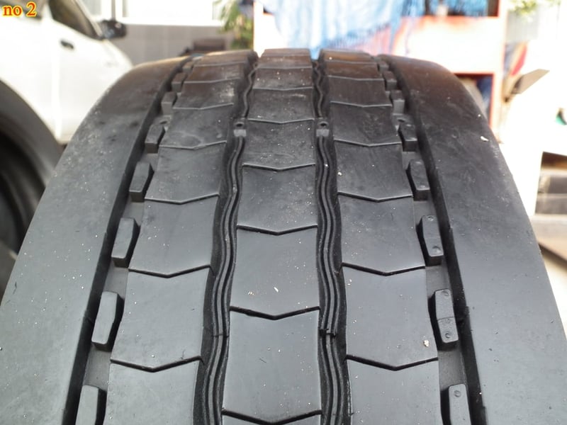 Radial Tire มือ2 มี 6เส้น 215-75r17.5 michelin รุ่น x multi Radial Tire มือ2 มี 6เส้น 215-75r17.5 michelin รุ่น x multi