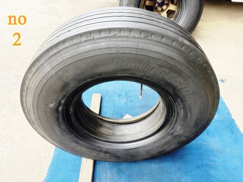 Bridgestone radial 8.25r16 r156 ชุดนี้มี 3เส้น ปีผลิต21-22 ใช้แล้ว