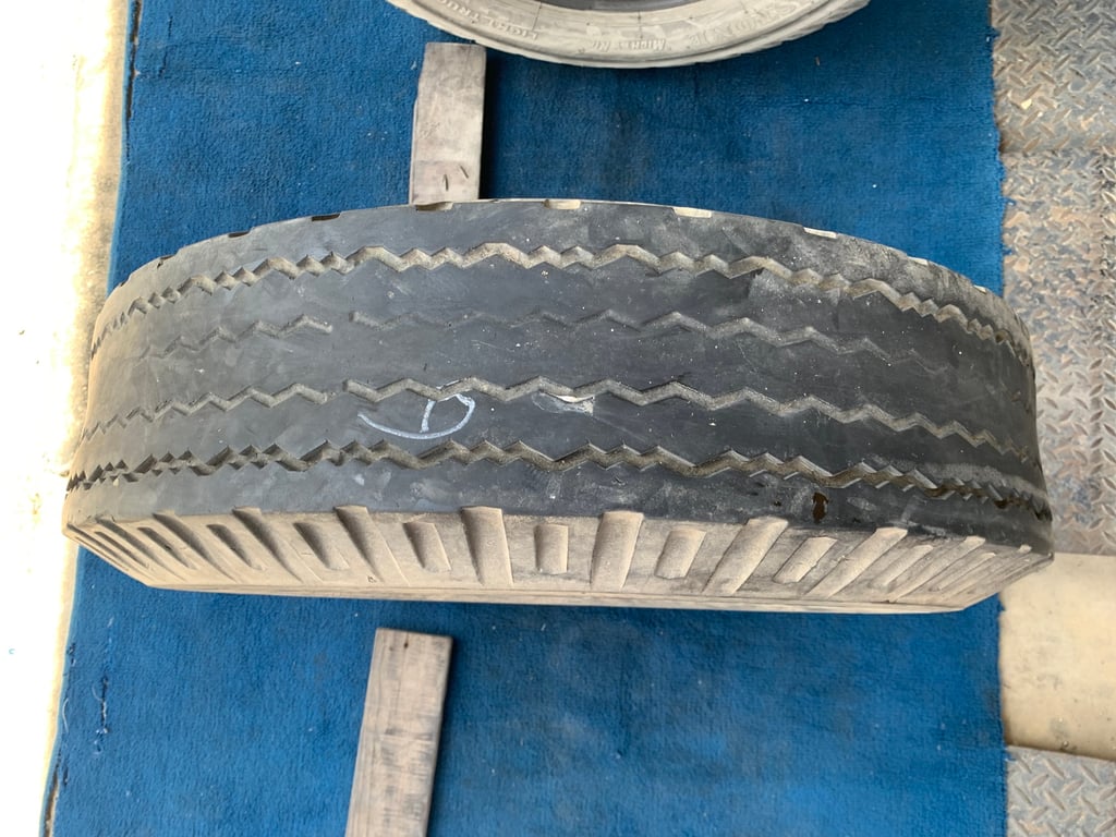 ยางบรรทุกเก่า Bridgestone 7.50r16 mr ยางในรองคอครบ ชุดนี้มี 8เส้น คละปีผลิต ผ้าใบ