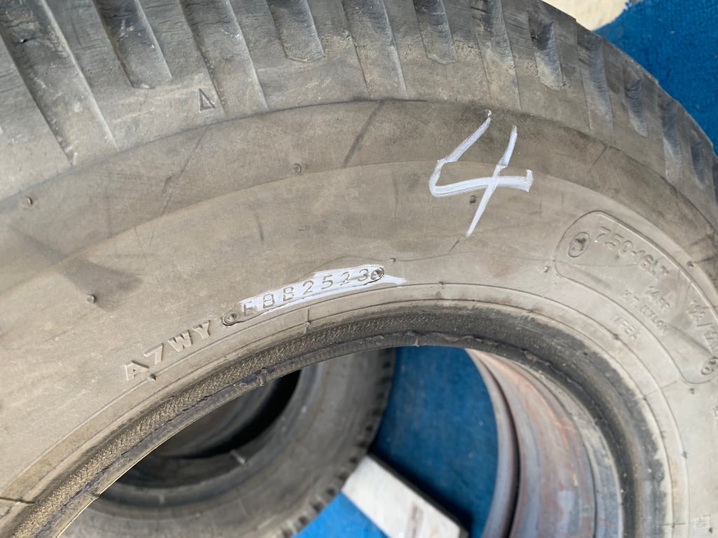 ยางบรรทุกเก่า Bridgestone 7.50r16 mr ยางในรองคอครบ ชุดนี้มี 8เส้น คละปีผลิต ผ้าใบ ยางบรรทุกเก่า Bridgestone 7.50r16 mr ยางในรองคอครบ ชุดนี้มี 8เส้น คละปีผลิต ผ้าใบ