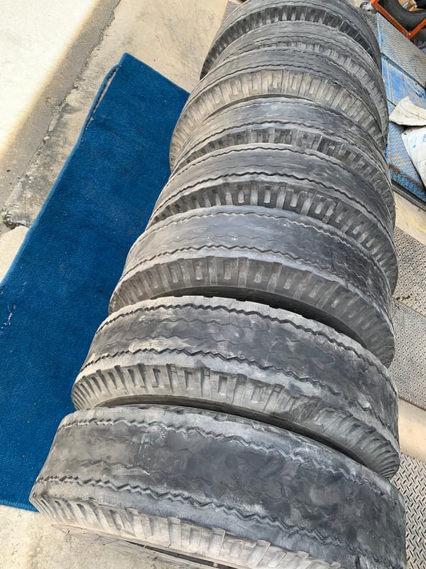 ยางบรรทุกเก่า Bridgestone 7.50r16 mr ยางในรองคอครบ ชุดนี้มี 8เส้น คละปี ผ้าใบ อัดดอกได้ ยางบรรทุกเก่า Bridgestone 7.50r16 mr ยางในรองคอครบ ชุดนี้มี 8เส้น คละปี ผ้าใบ อัดดอกได้