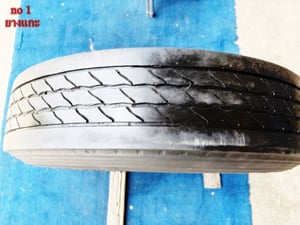 ยางเก่า บรรทุก BS 750r16 radial ชุดนี้ เป็นยางแกะดอกยาง มี 2เส้น ปี21 และ 24