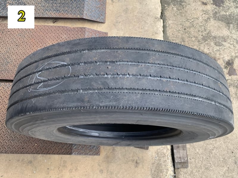 ยางเก่าBridgestone  11r22.5 r157 radial tbr ปี2021 ชุดนี้มี 4เส้น