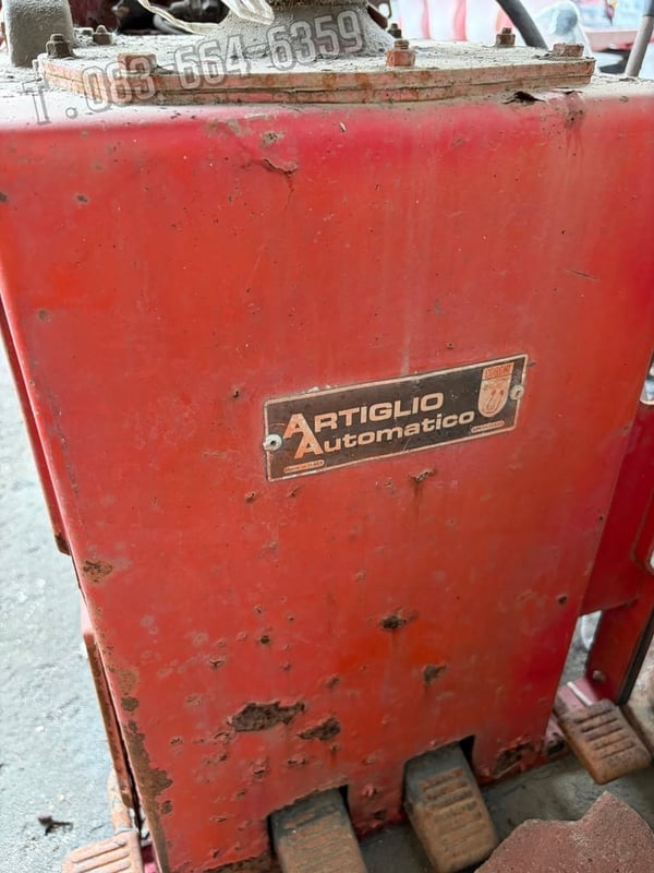 เครื่องถอดยางล้อ ใช้งานไม่ได้แล้ว มี 2ตัว เครื่องถอดยางล้อ ใช้งานไม่ได้แล้ว มี 2ตัว