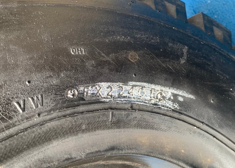 ยางรถยก forklift ยี่ห้อ dunlop tire ขนาด 23 x 9 - 10 ยางเก่าปี