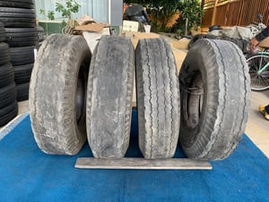 ยางเก่ารถบรรทุก คละยี่ห้อมีBridgestone และ Deestone  7.50r15 nylon ยางใน-รองคอ มี 4เส้น