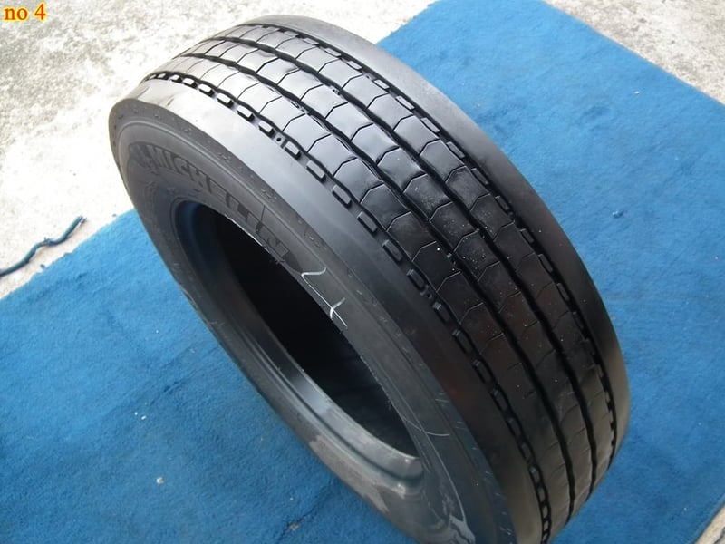 Radial Tire มือ2 มี 6เส้น 215-75r17.5 michelin รุ่น x multi Radial Tire มือ2 มี 6เส้น 215-75r17.5 michelin รุ่น x multi