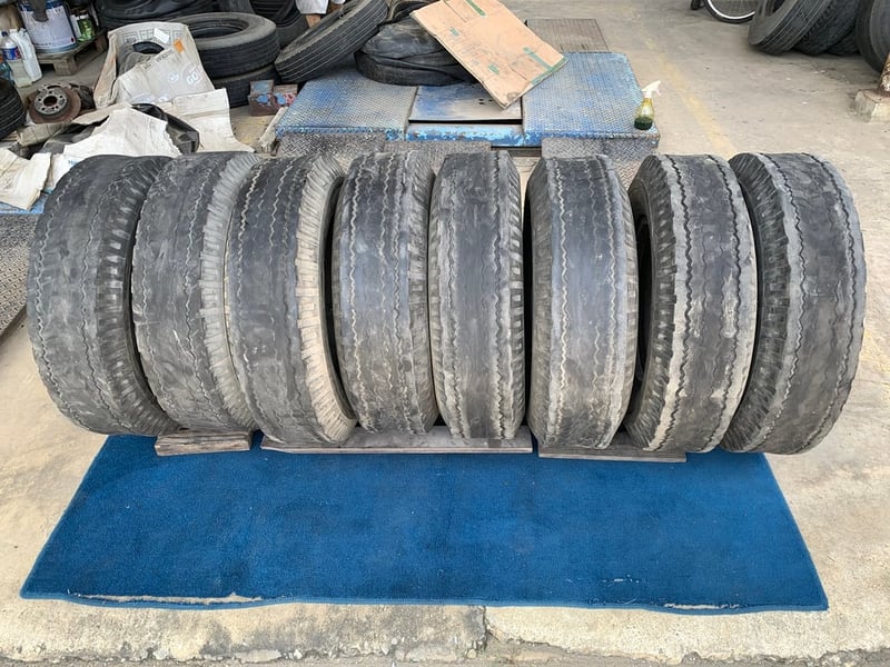 ยางบรรทุกเก่า Bridgestone 7.50r16 mr ยางในรองคอครบ ชุดนี้มี 8เส้น คละปีผลิต ผ้าใบ