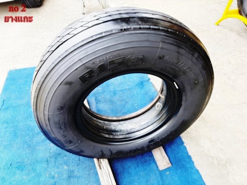 ยางเก่า บรรทุก BS 750r16 radial ชุดนี้ เป็นยางแกะดอกยาง มี 2เส้น ปี21 และ 24