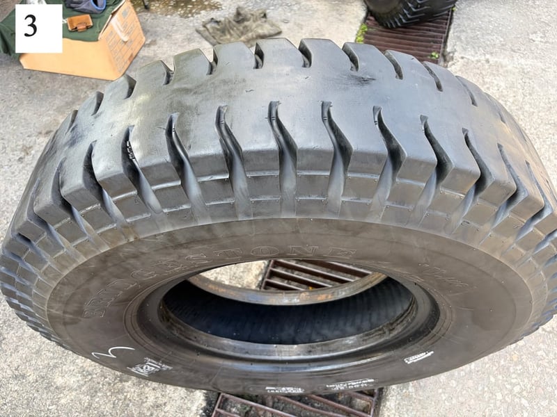 ยางรถบรรทุกใช้แล้ว bridgestone 1100r20 ผ้าใบ 3เส้น ปี 2022