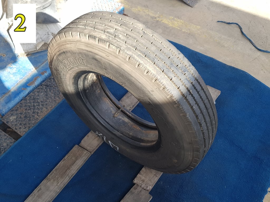 Bridgestone radial 7.00r16 r200 ชุดนี้มี 2เส้น คละปีผลิต