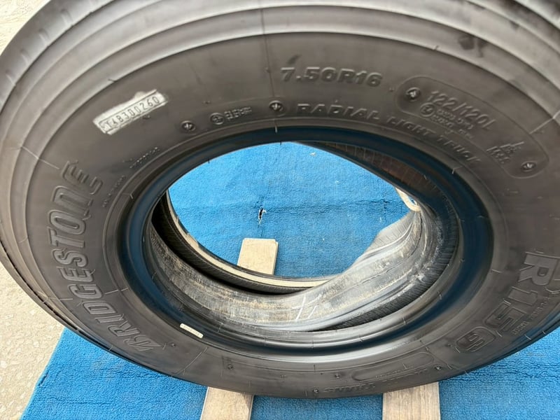 ยางเก่ารถบรรทุกใช้แล้ว bs 7.50r16 r156 มี 8เส้น ปี23 และ 24 radial 