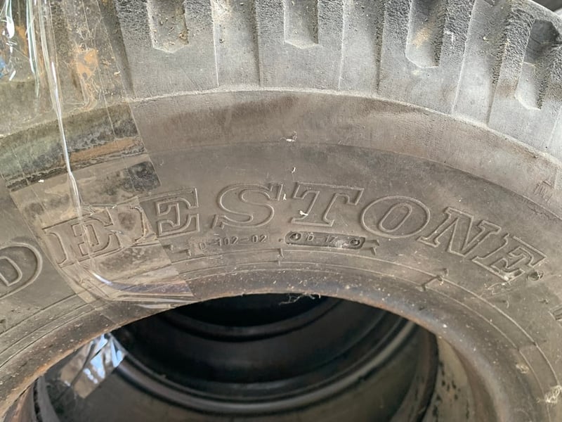 ยางเก่ารถบรรทุก คละยี่ห้อมีBridgestone และ Deestone  7.50r15 nylon ยางใน-รองคอ มี 4เส้น