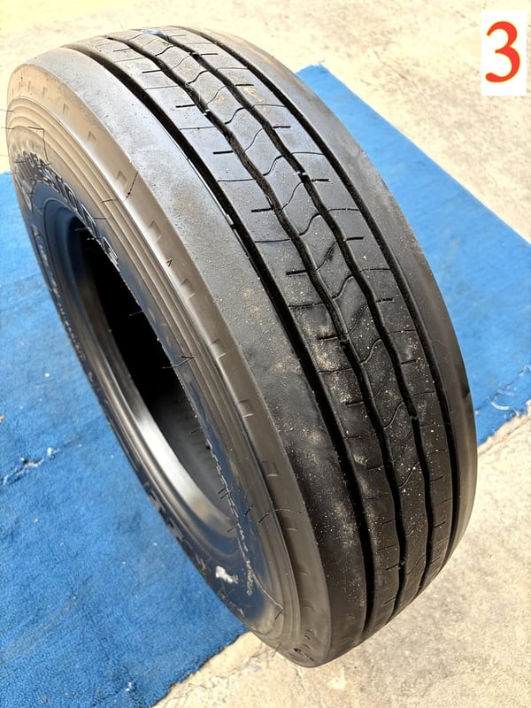 ยางเก่าใช้แล้วBridgestone 215-75r17.5 มี 4เส้น ปีผลิต 24 และ25