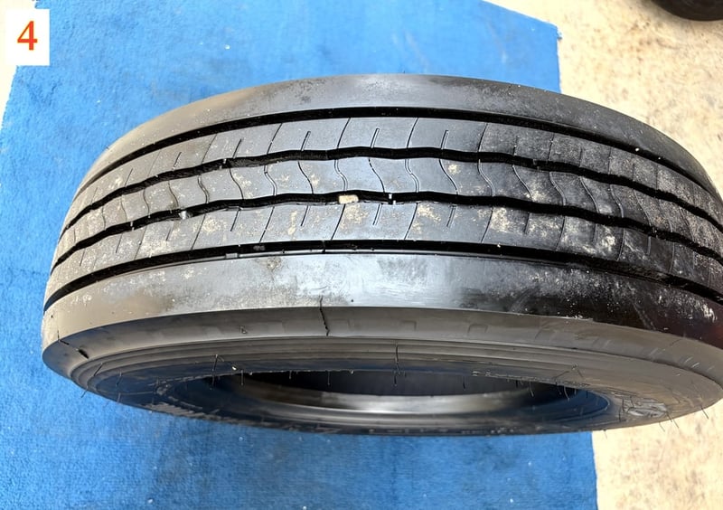 ยางเก่าใช้แล้วBridgestone 215-75r17.5 มี 4เส้น ปีผลิต 24 และ25