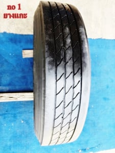 ยางเก่า บรรทุก BS 750r16 radial ชุดนี้ เป็นยางแกะดอกยาง มี 2เส้น ปี21 และ 24