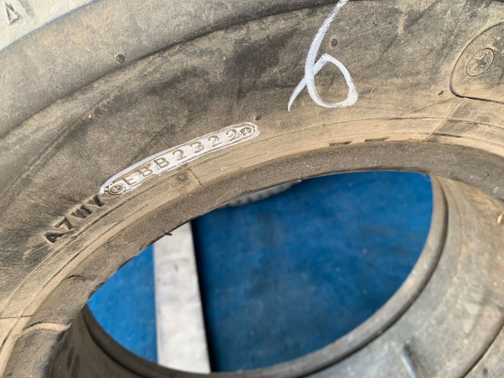 ยางบรรทุกเก่า Bridgestone 7.50r16 mr ยางในรองคอครบ ชุดนี้มี 8เส้น คละปีผลิต ผ้าใบ