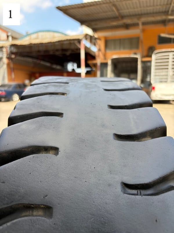 ยางรถบรรทุกใช้แล้ว bridgestone 1100r20 ผ้าใบ 3เส้น ปี 2022