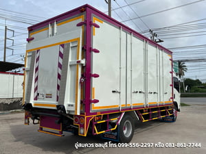 6 ล้อ อีซูซุ NPR 150 แรงม้า ตู้ 10 บาน 5.5 เมตร มีลิฟท์ท้าย ปี 59