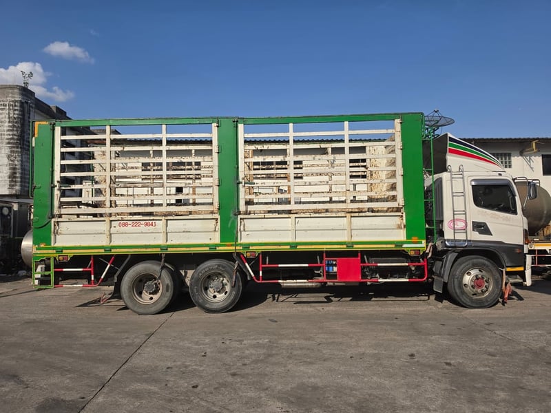 10 ล้อ ฮีโน่ เมก้า เพลาเดียว กระบะคอกสูง ยาว 7.5 เมตร