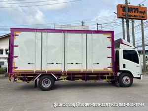 6 ล้อ อีซูซุ NPR 150 แรงม้า ตู้ 10 บาน 5.5 เมตร มีลิฟท์ท้าย ปี 59
