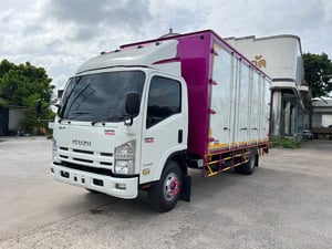 6 ล้อ อีซูซุ NPR 150 แรงม้า ตู้ 10 บาน 5.5 เมตร ปี 59 มีลิฟท์ท้าย