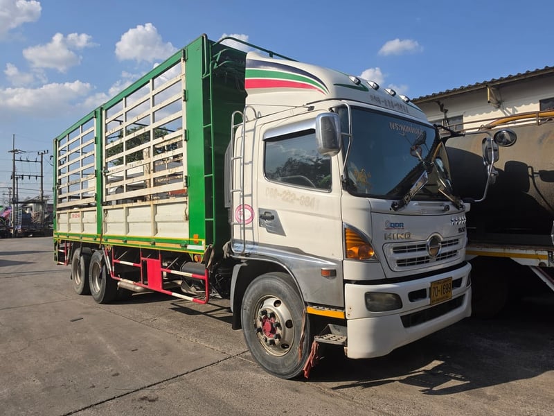 10 ล้อ ฮีโน่ เมก้า เพลาเดียว กระบะคอกสูง ยาว 7.5 เมตร