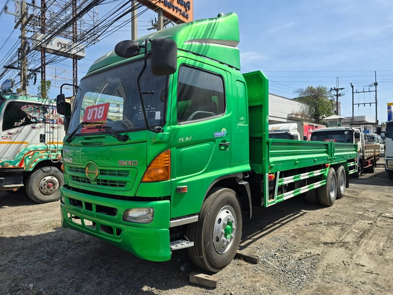 10 ล้อ ฮีโน่ เมก้า เพลาเดียว เครื่อง 212 แรงม้า กระบะเหล็ก ยาว 7.5 เมตร