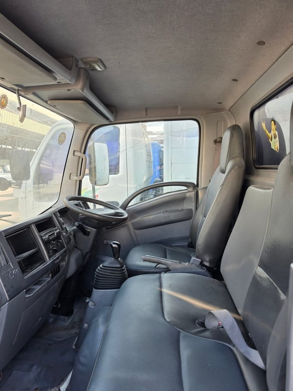 6 ล้อ อีซูซุ NMR 130 แรงม้า ปี 52 ตู้เปียก 