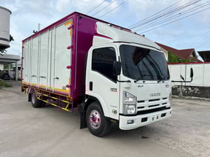 6 ล้อ อีซูซุ NPR 150 แรงม้า ตู้ 10 บาน 5.5 เมตร ปี 59 มีลิฟท์ท้าย