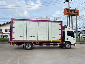 6 ล้อ อีซูซุ NPR 150 แรงม้า ตู้ 10 บาน 5.5 เมตร ปี 59 มีลิฟท์ท้าย