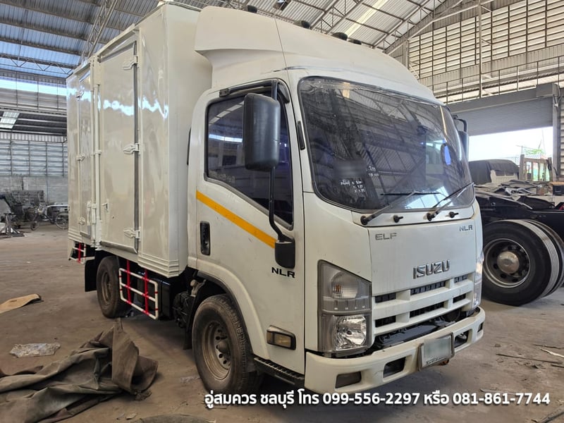 4 ล้อ เล็ก NLR 130 แรงม้า ตู้แห้ง ประตู 4 บาน ปี 53