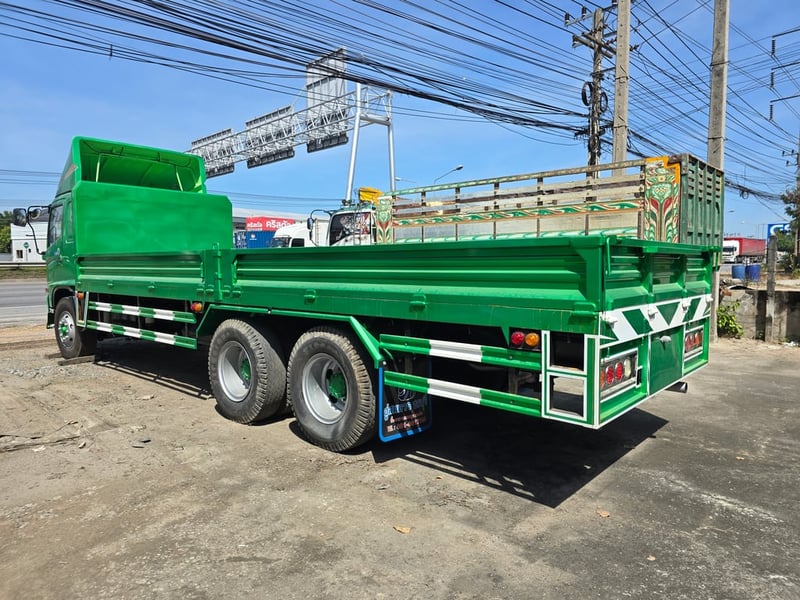 10 ล้อ ฮีโน่ เมก้า เพลาเดียว เครื่อง 212 แรงม้า กระบะเหล็ก ยาว 7.5 เมตร