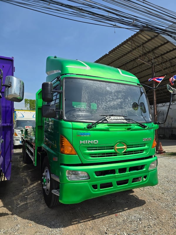 10 ล้อ ฮีโน่ เมก้า 212 แรงม้า เพลาเดียว กระบะเหล็ก ยาว 7 เมตร