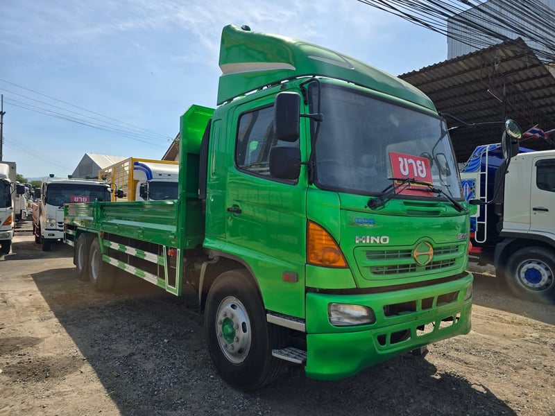 10 ล้อ ฮีโน่ เมก้า เพลาเดียว เครื่อง 212 แรงม้า กระบะเหล็ก ยาว 7.5 เมตร