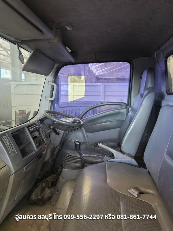 4 ล้อ เล็ก NLR 130 แรงม้า ตู้แห้ง ประตู 4 บาน ปี 53