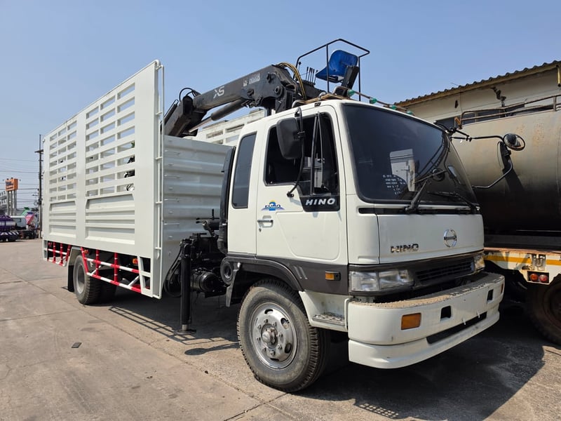 6 ล้อ ฮีโน่ เครื่อง 168 แรงม้า ติดเฮี้ยบคีบ 4.5 ตัน กระบะคอกสูงบิ้วใหม่