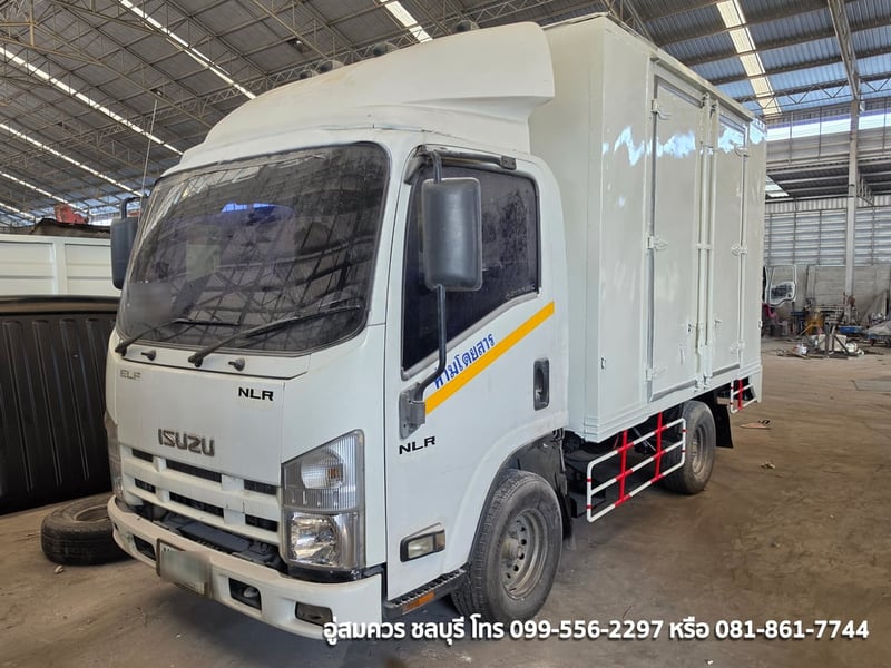 4 ล้อ เล็ก NLR 130 แรงม้า ตู้แห้ง ประตู 4 บาน ปี 53