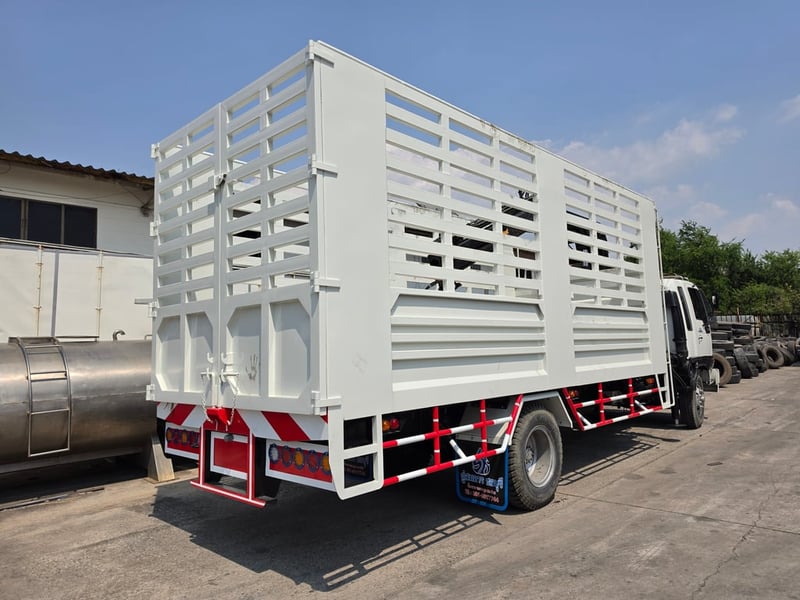 6 ล้อ ฮีโน่ เครื่อง 168 แรงม้า ติดเฮี้ยบคีบ 4.5 ตัน กระบะคอกสูงบิ้วใหม่