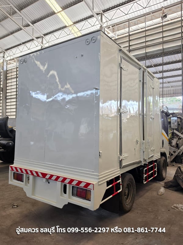 4 ล้อ เล็ก NLR 130 แรงม้า ตู้แห้ง ประตู 4 บาน ปี 53