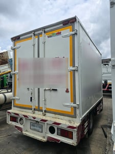 4 ล้อ ฮีโน่ 138 แรงม้า ตู้ 3 บาน ปี 63 (ป้ายเล็กไม่ติดเวลา)