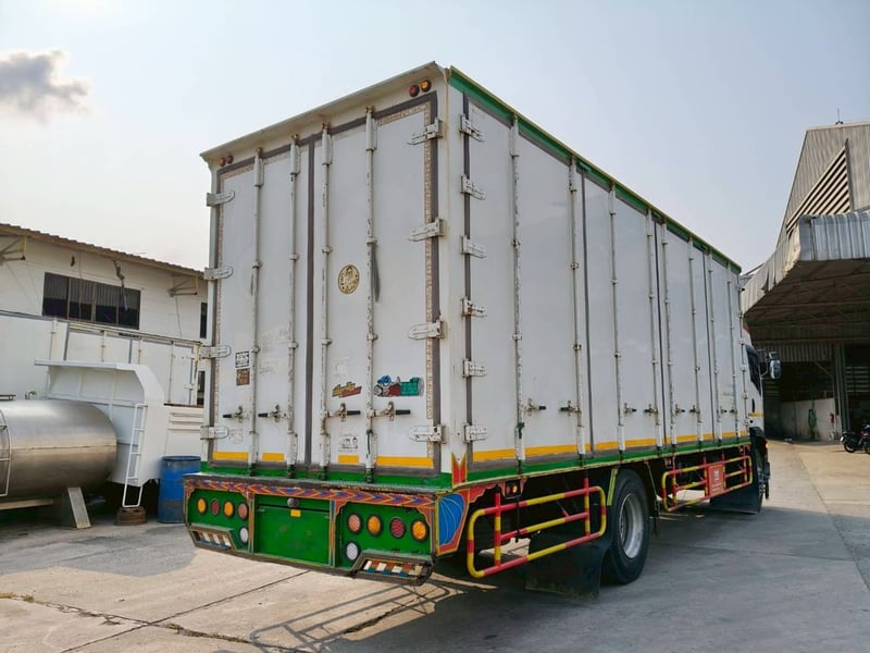 6 ล้อ อีซูซุ FTR 240 แรงม้า ปี 61 ตู้ 10 บาน