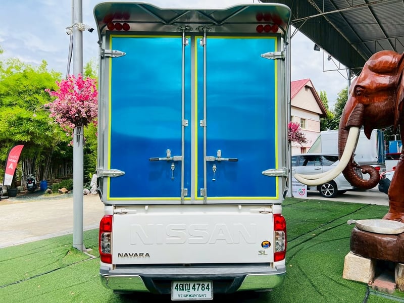 🚚 ผ่อน 6,xxx ตลอดสัญญา! รถปีใหม่+ตู้ใหม่ พร้อมลุยงาน 🚚 🚀NISSAN NAVARA 2.5 SL ปี 2022 สภาพนางฟ้า แถมฟรี! ตู้ทึบใหม่แกะกล่อง 2.10 ม. 💰 ราคาพิเศษถูกที่สุดเพียง 399,000 บาท เท่านั้น! 💰 🔥 โปรแรงจัดเต็มจากเซลล์นัท: ✅ #เครดิตดีฟรีดาวน์ – ออกรถ 0 บาท ไม่ต้องควักทุนแม้แต่บาทเดียว ✅ #ผ่อนเพียง 6,xxx บาท